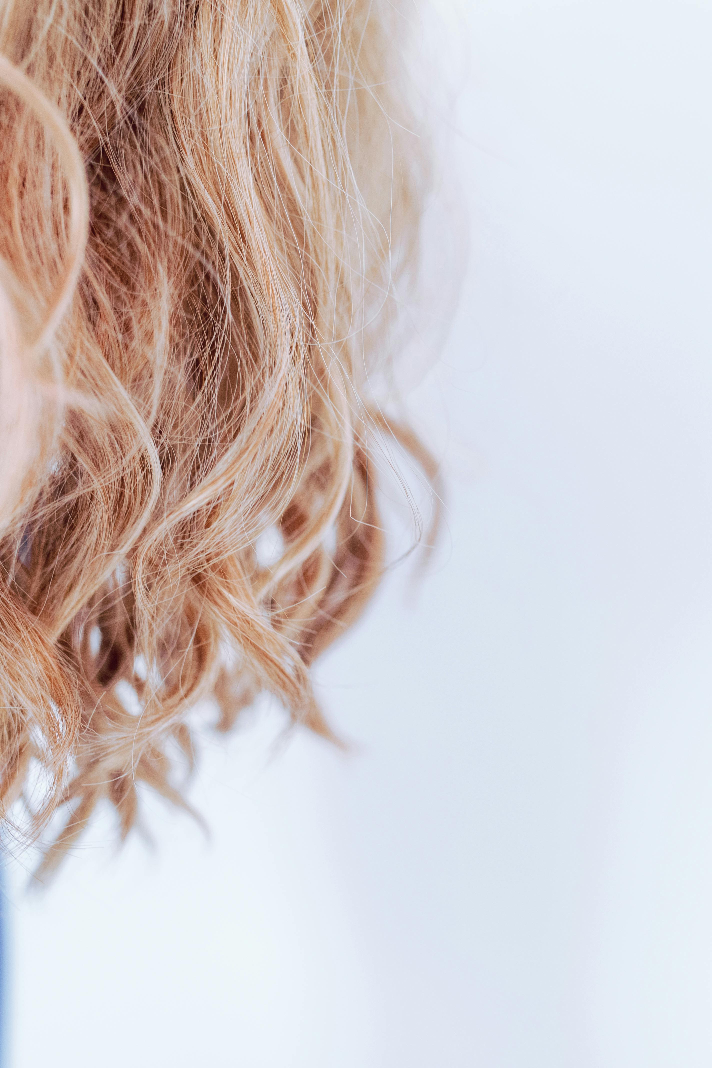 Kręcone włosy | Źródło: Pexels