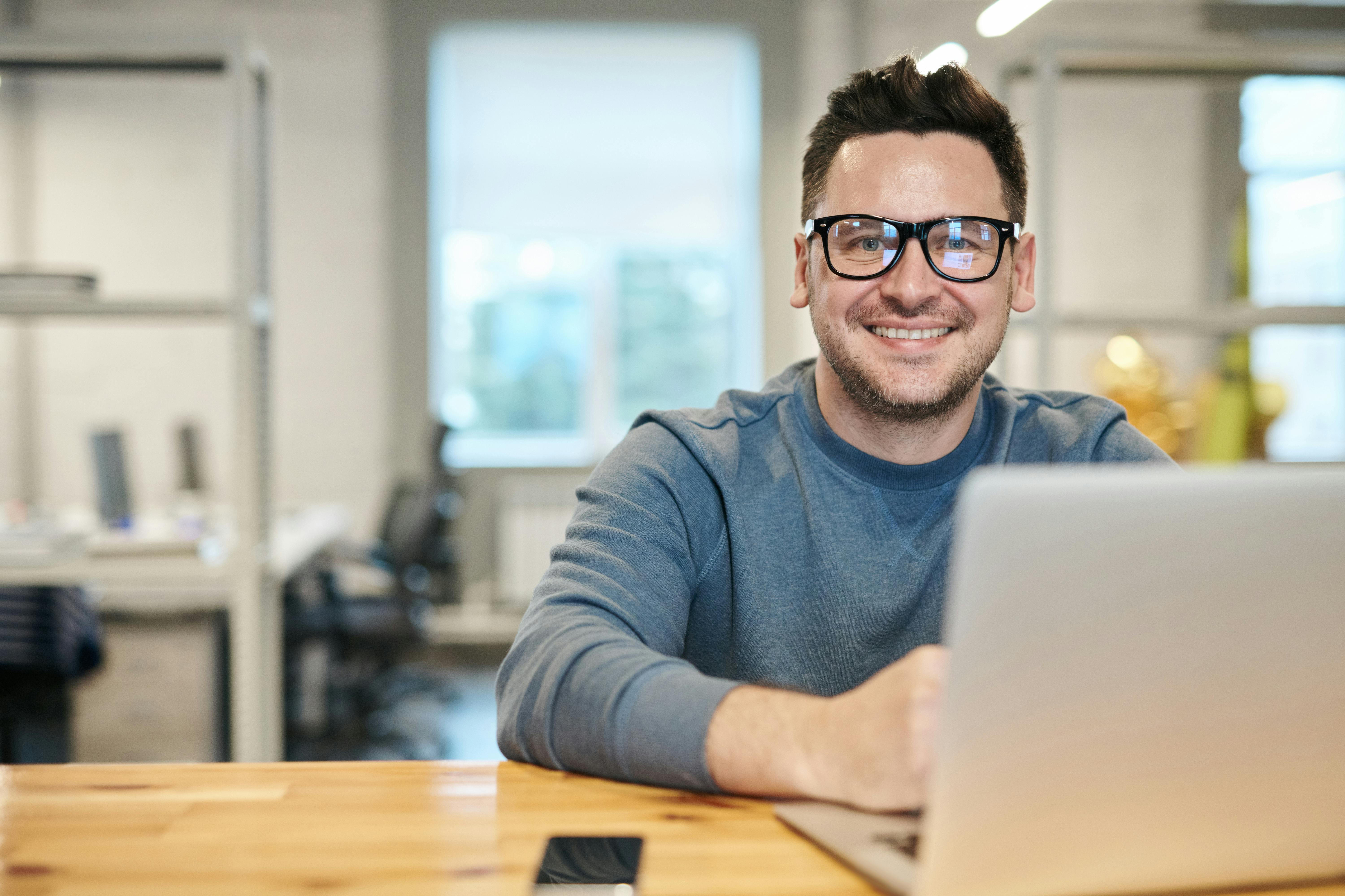 Uśmiechnięty mężczyzna | Źródło: Pexels
