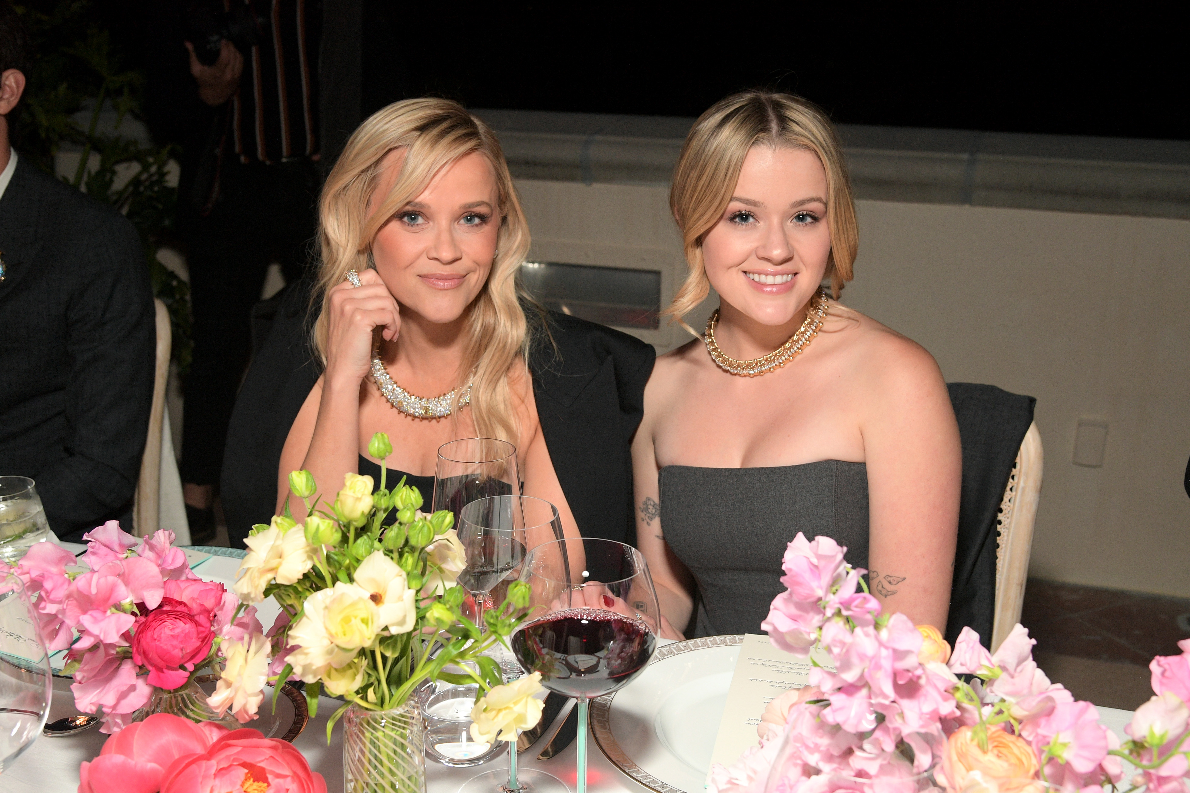 Reese Witherspoon i Ava Phillippe, 25 kwietnia 2024 r. w Beverly Hills w Kalifornii | Źródło: Getty Images