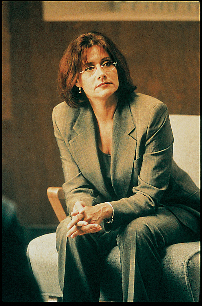 Lorraine Bracco przez cały czas trwania tego uznanego serialu wcielała się w rolę terapeutki, dr Jennifer Melfi. Na tym zdjęciu pozowała jako ta postać do sceny w