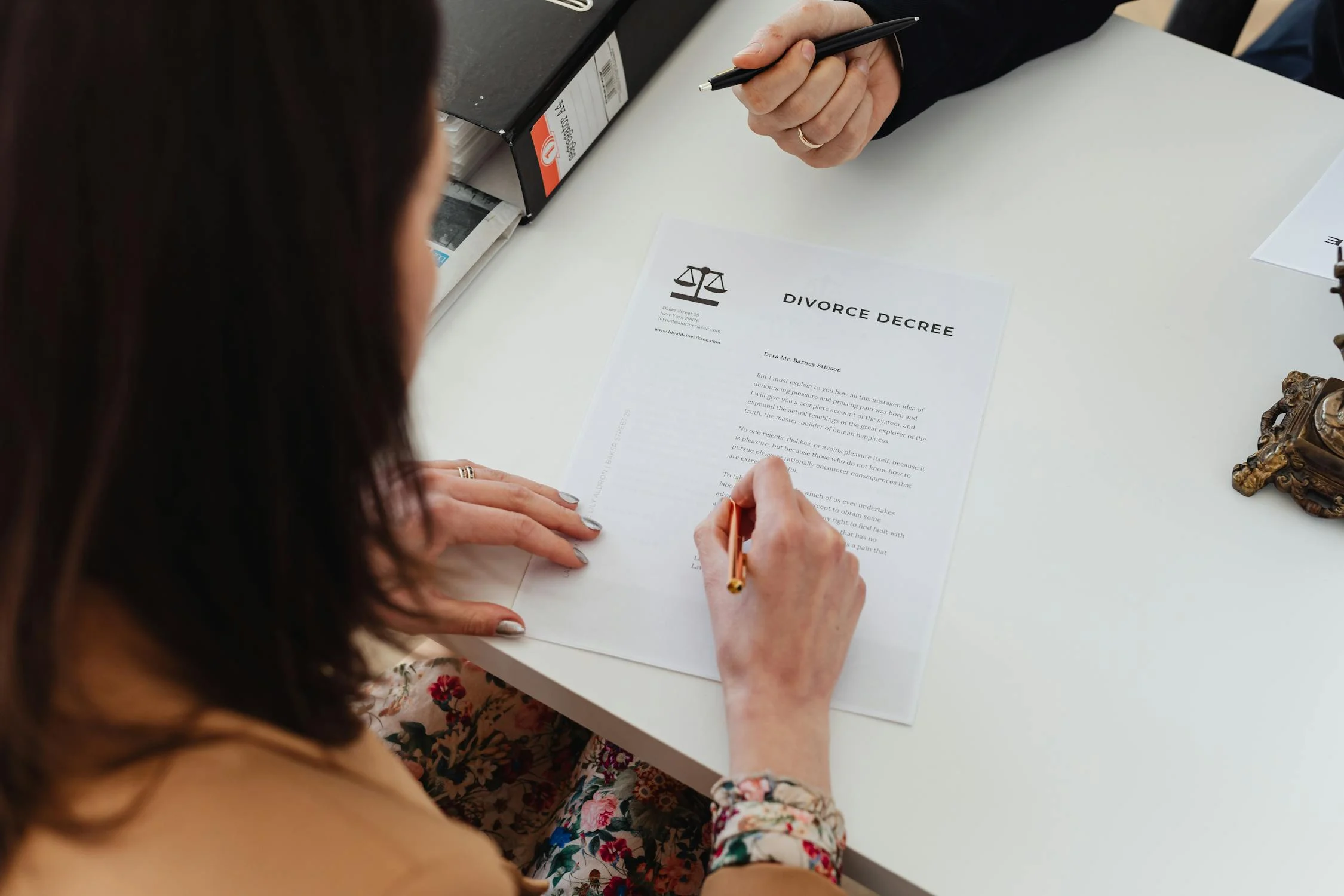 Kobieta składająca wniosek o rozwód | Źródło: Pexels