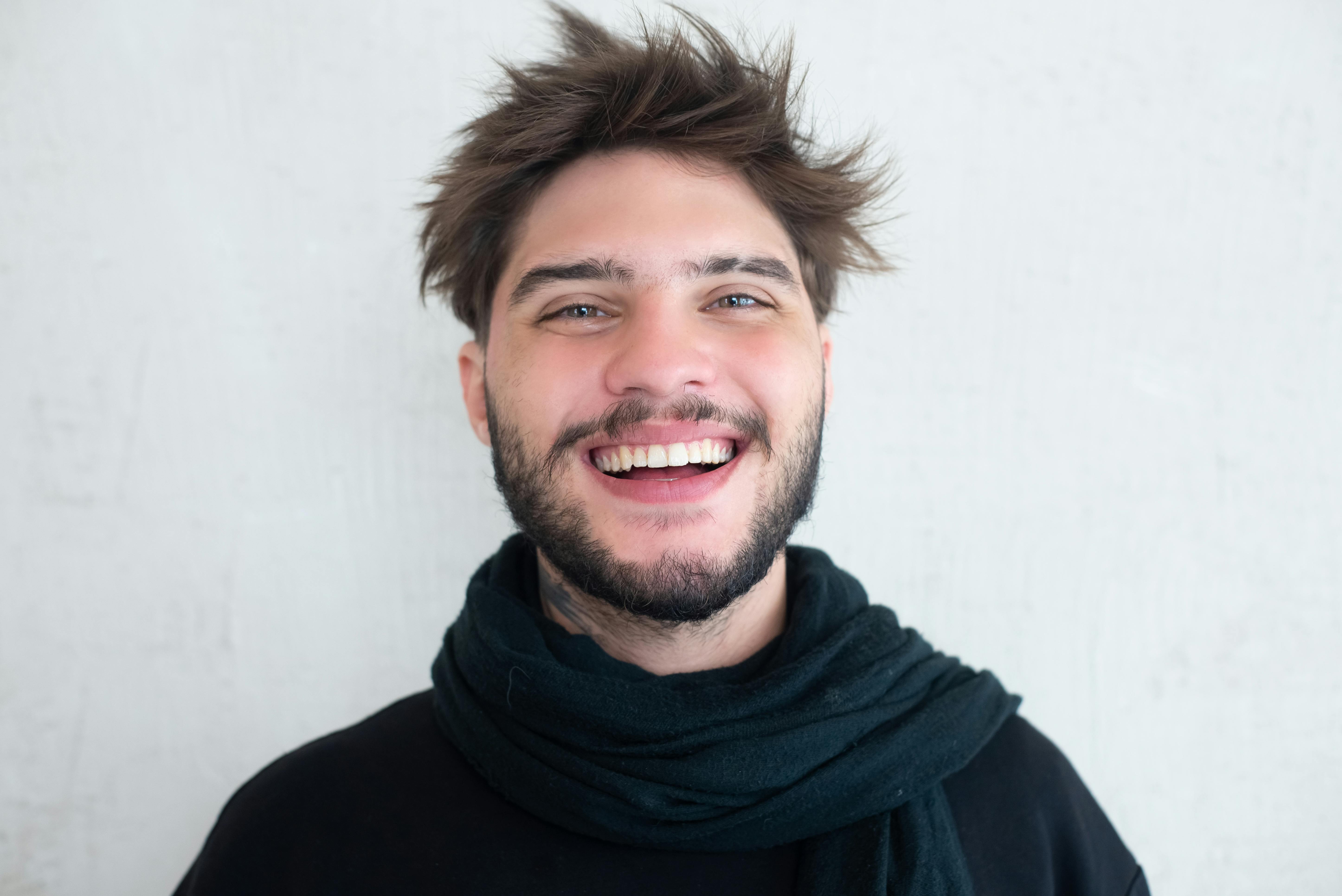 Śmiejący się mężczyzna | Źródło: Pexels