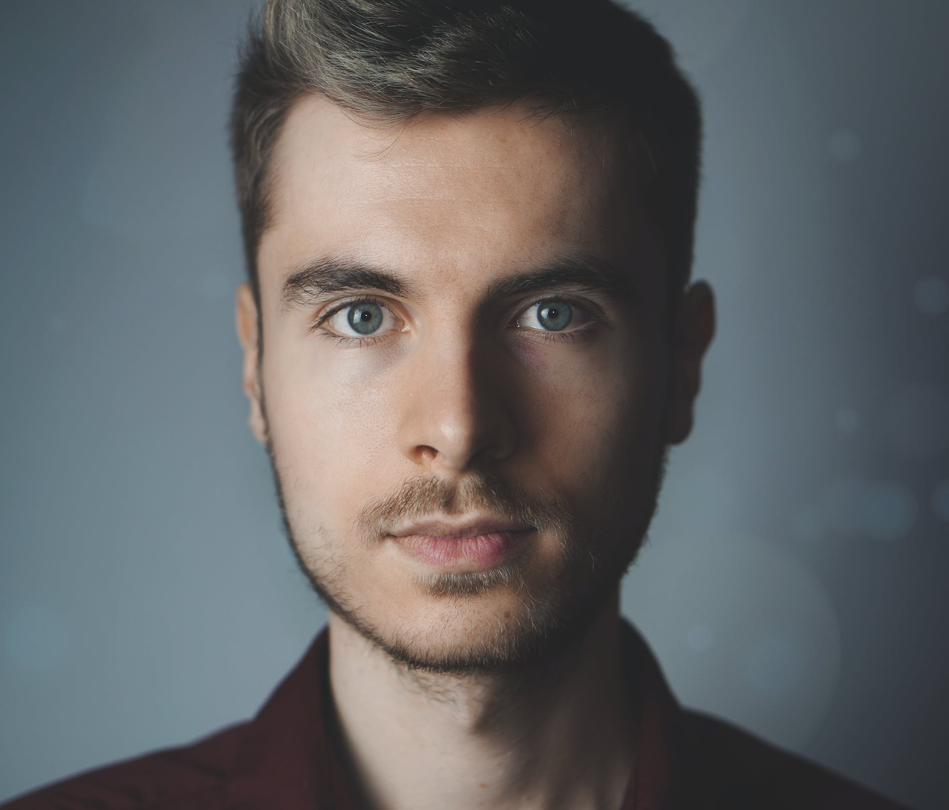 Człowiek pełen emocji | Źródło: Pexels