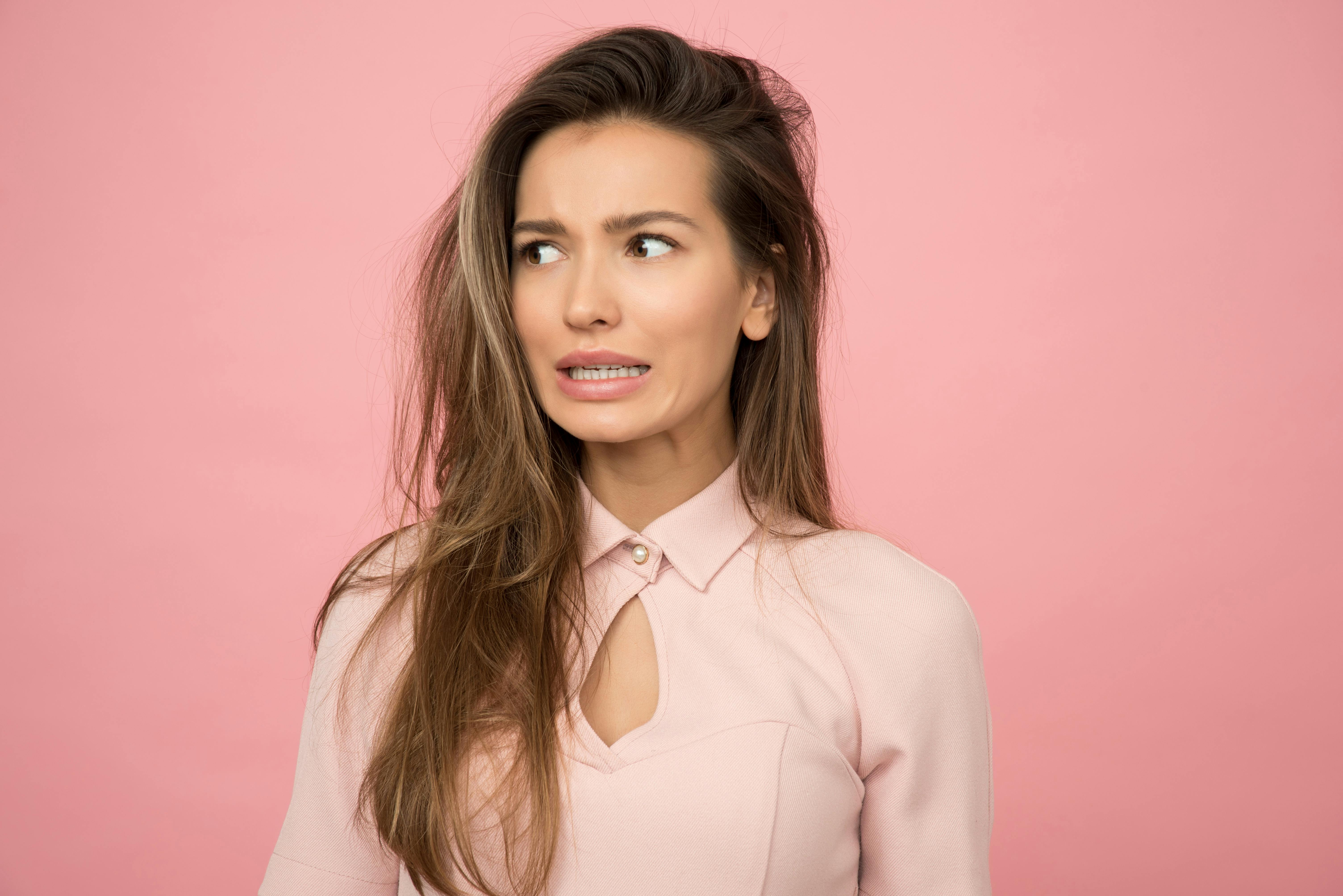 Podejrzana kobieta | Źródło: Pexels