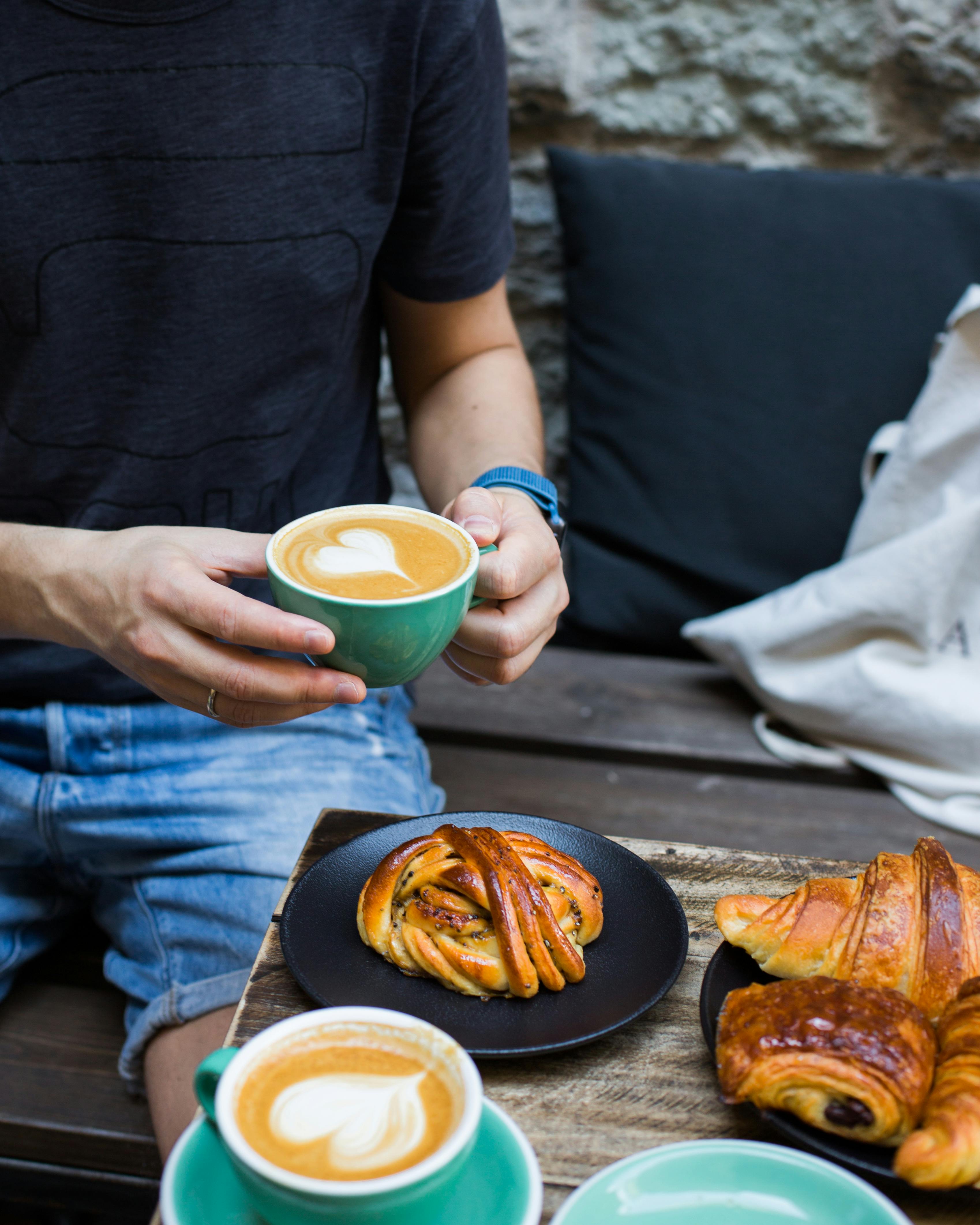 Kawa i ciastka | Źródło: Pexels