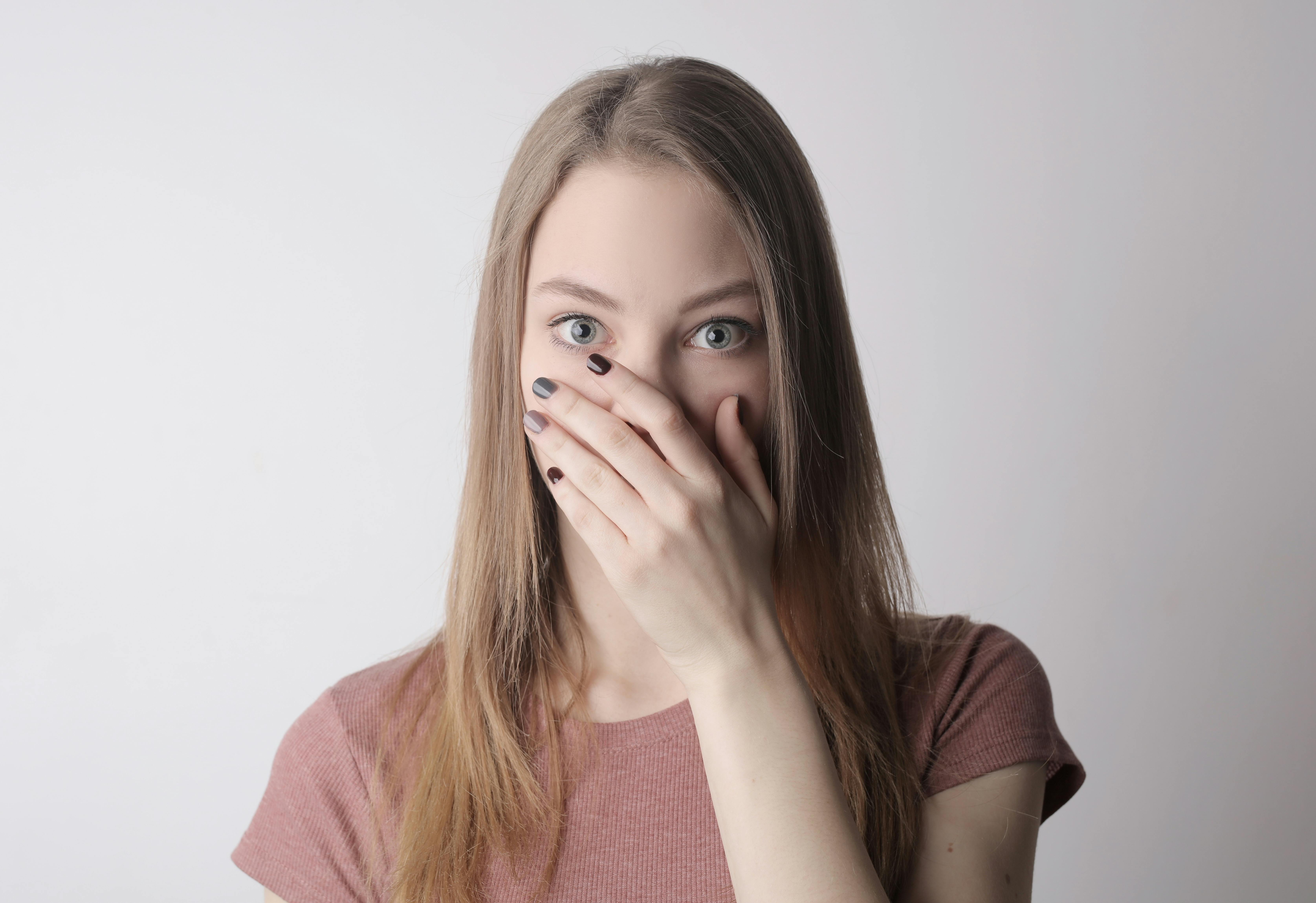 Zszokowana kobieta | Źródło: Pexels
